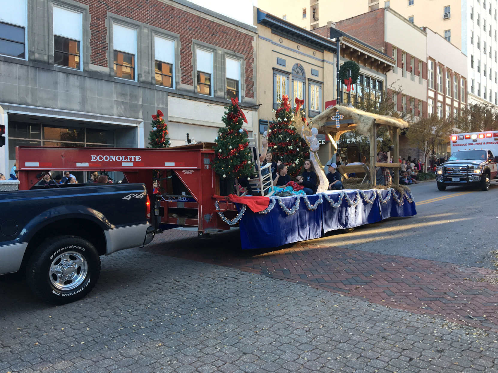 DRB 1204 Parade 16.JPG